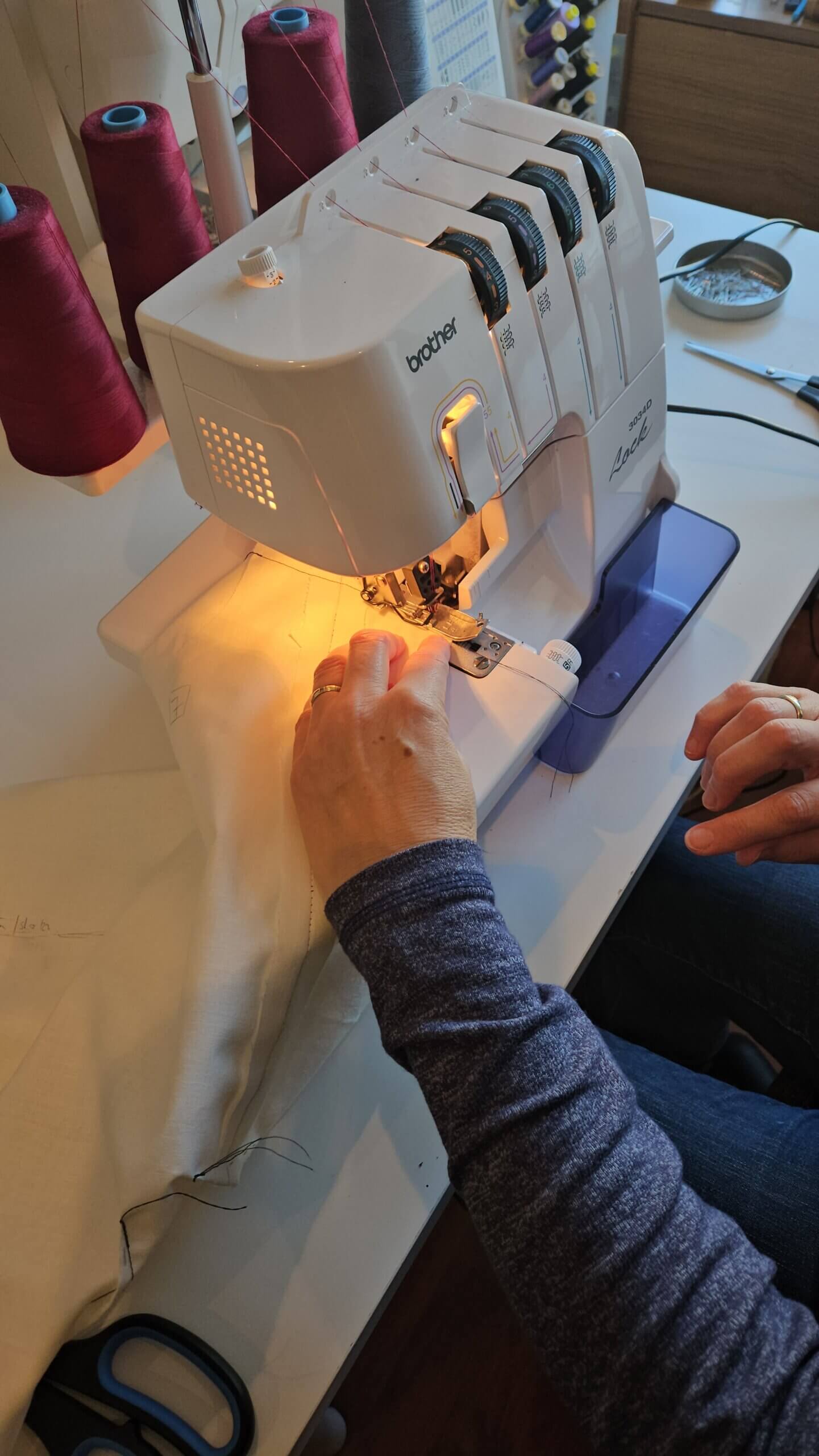 learn how to use an overlocker machine